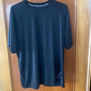 Reebok | UNISEX Size Large T-Shirt